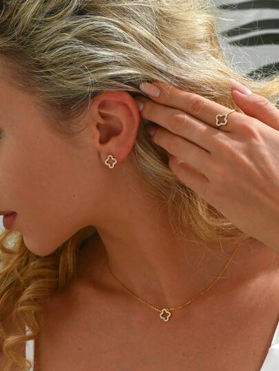 مجموعة مجوهرات 4 قطع من الفضة الإسترلينية 925 بتصميم أنيق بسيط زهرة جوفاء، قلادة وأقراط وخاتم للنساء