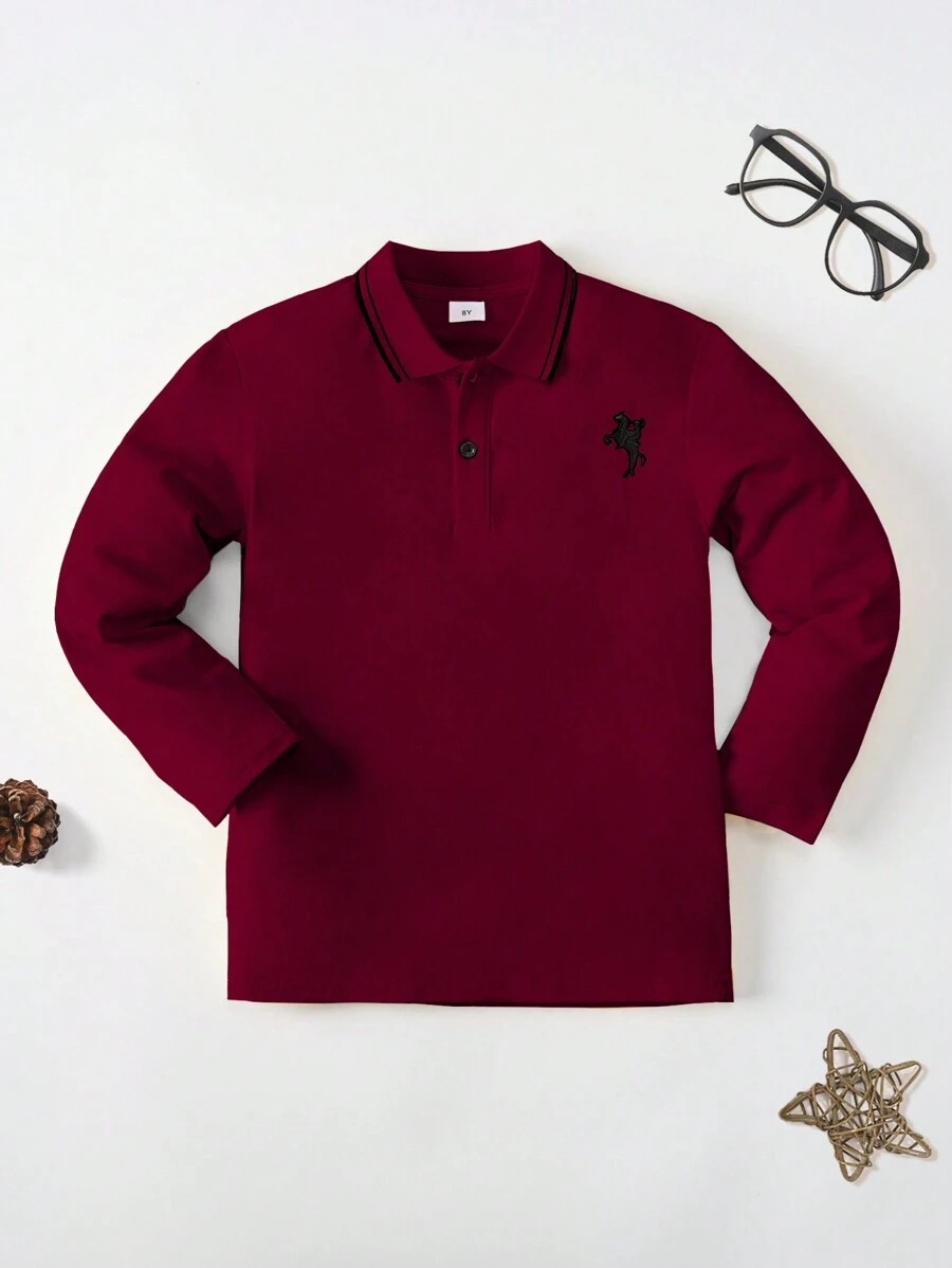 男童酒紅色長袖 Polo 衫,騎士刺繡與條紋領口學院風上衣,適合返校季、日常穿著,秋冬款 - 酒紅色 - 查看 1
