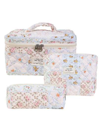 绗缝旅行化妆包，大容量蓬松化妆包女士洗漱用品收纳袋可水洗美观花卉小袋便携式女士大容量手提袋钱包洗漱包女士女孩旅行可爱卡哇伊旅行化妆包，适合旅行、婚礼礼物、情人节礼物、伴娘礼物、星期一和我，