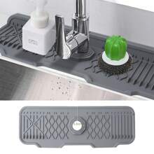 1 szt. Silikonowa mata ochronna na kran - ulepszona konstrukcja nachylenia, łapacz rozprysków z uchwytem na gąbkę do kuchni i łazienki, ochraniacz przed kapaniem wody