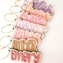 定制亚克力钥匙扣、背包姓名牌、定制包牌、儿童姓名牌、3D钥匙扣、秋冬季尿布包牌，多用途、大容量、百搭、多功能、色彩缤纷、可爱、萌系、简约、趣味、卡哇伊、千禧风、极简主义、通勤、商务休闲、基础款、定制、个性化、独特、专属定制、送给他的理想礼物、送给她的理想礼物、送给家人、朋友、女朋友、周年纪念日、生日、节日/度假、户外/郊游/旅行/徒步/体育场/运动/攀岩、商务/通勤/工作/办公室、定制包包配件、时尚秋季、尽显魅力 - 彩色 - 查看 16