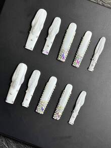 超长矩形纯手工制作 Y2K 风格按压式指甲，白色按压式指甲片饰有水钻法式尖头、闪亮水钻、花朵、蝴蝶结、小猫头配饰，专为纯手工按压式指甲设计。适合女性和女孩。每套包括 10 个三种尺寸的按压式指甲片，以及一个工具包。（注意：指甲配件颜色随机）按压式指甲指甲用品 - 灰色 - 查看 4