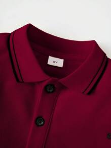 男童酒紅色長袖 Polo 衫，騎士刺繡與條紋領口學院風上衣，適合返校季、日常穿著，秋冬款 - 酒紅色 - 查看 4