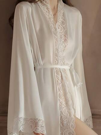 QING ROU 女士白色优雅缎面睡袍。柔软蕾丝饰边，喇叭长袖，腰部系带。丝滑舒适，适合居家穿着，秋冬季皆宜。