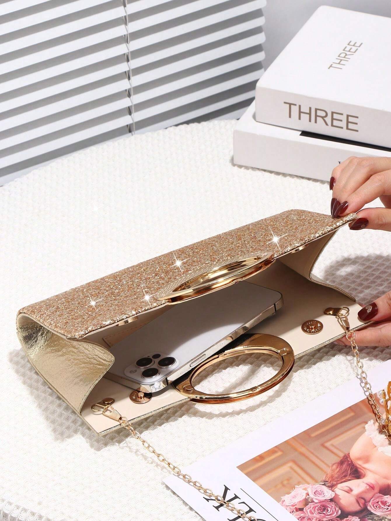ASOS DESIGN - Borsa grande nera con tracolla a catenina, patta e strass
