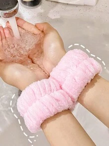 2 stuks polsbandjes voor vrouwen om het gezicht te wassen, microvezel waterdichte polsbescherming, handdoek met bescherming tegen zweet, voor het wassen van het gezicht, waterdichte polsband, vochtabsorberende polsbescherming voor vrouwen, polsbandjes voor het wassen van de pols en het gezicht, het afvegen van zweet tijdens het sporten voor meisjes, voorkomt dat er water over je armen loopt, zweetabsorberende wikkels voor sport en fitness - perfect voor hardlopen, basketbal en meer!