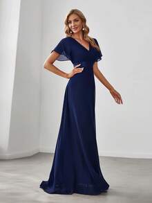 优雅V领荷叶边蝴蝶袖藏蓝色伴娘礼服、宾客礼服、春季婚礼半正式礼服、新娘母亲礼服，也适合生日派对、毕业典礼、情人节等场合。