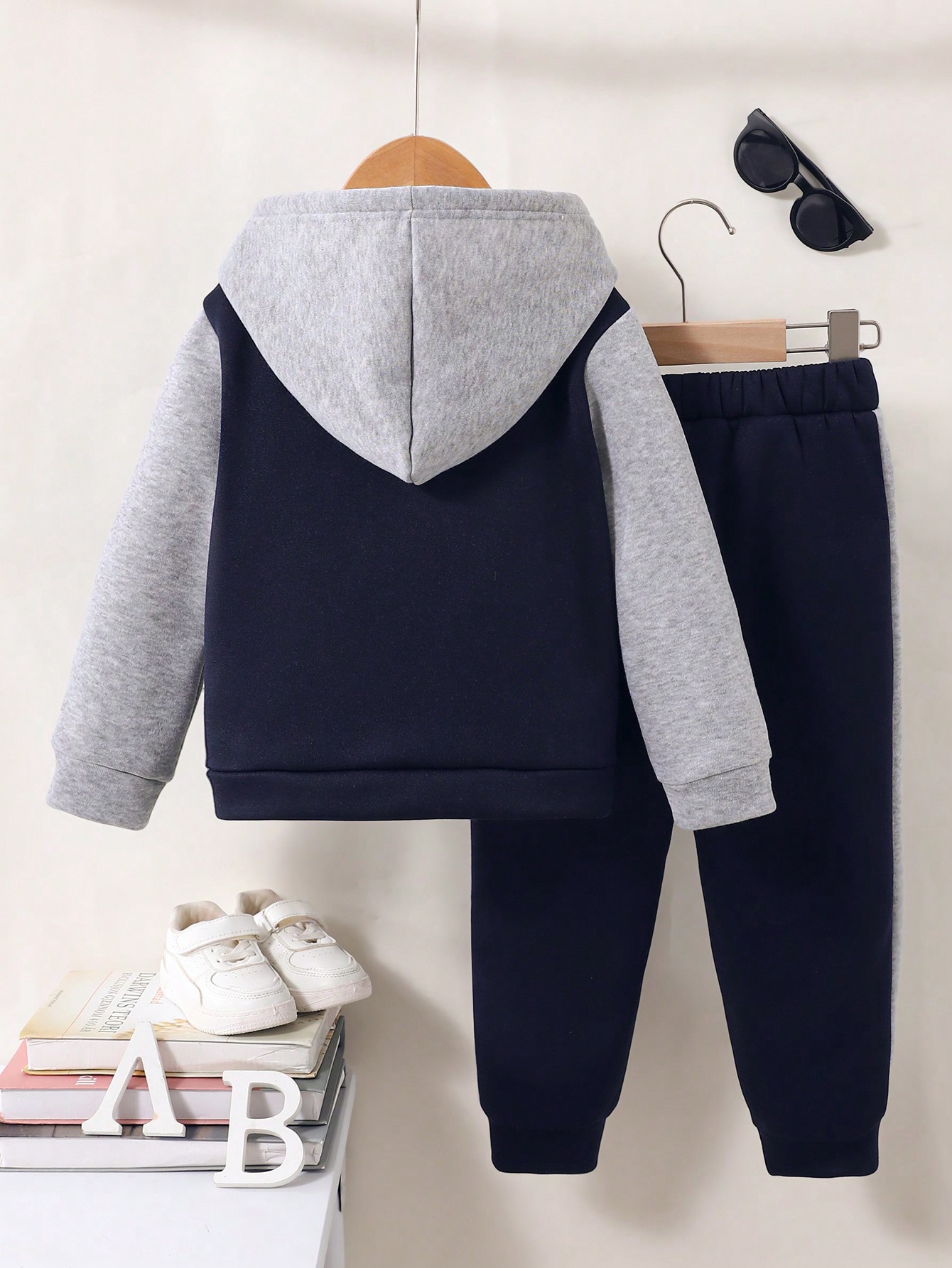 بدلة رياضية مريحة للأولاد مكونة من 2 قطع: بلوزة سو...