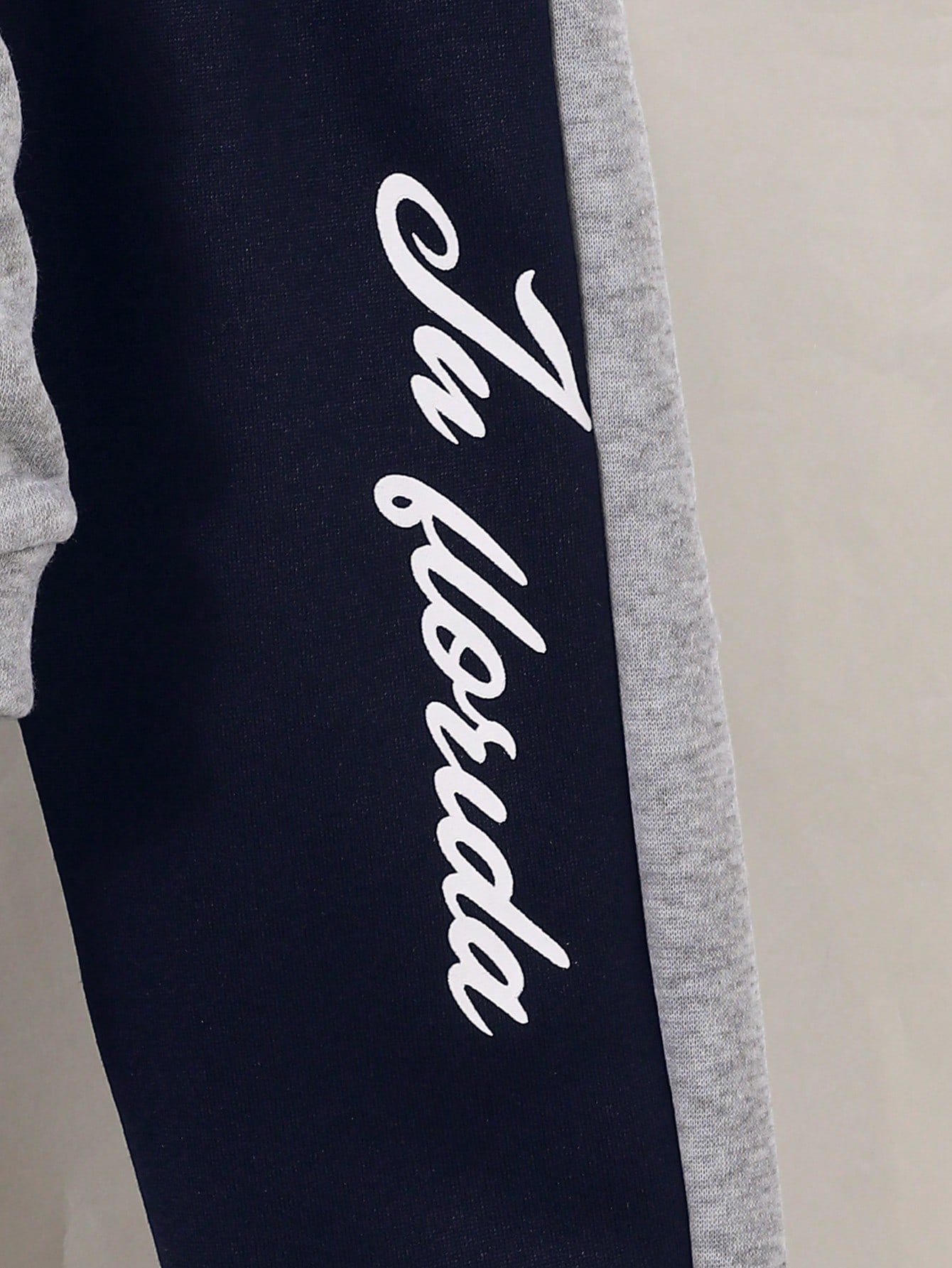 بدلة رياضية مريحة للأولاد مكونة من 2 قطع: بلوزة سو...