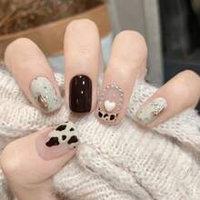 96Pcs French Cute Short Press-On Nails Square, Haze Blue, Taro Purple, Milky White Champagne Flash Full Diamond Nail Art With Black Tea Milk Cow Pattern And Heart Pearl Design, Gentle Temperament Short False Nail Patches, Full Coverage Fake Nails For Women Girls