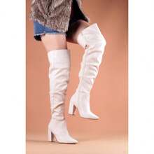 Botas largas, tendencia, botas corrugadas, botas colores moda,maxybota moda, botas altas tacón, mujeres arriesgadas, moda elegante. - Beis - Ver 2