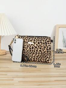 1 chiếc ví cầm tay tối giản bằng da PU in họa tiết da báo, có dây xích kim loại, thích hợp làm túi đeo vai, ví đựng tiền xu cho nữ giới, các bạn gái, trong các dịp như tiệc tối, mua sắm, đi làm, du lịch. Thiết kế họa tiết da báo, chiếc ví cầm tay thanh lịch thể hiện nét quyến rũ nữ tính. - Màu be - Xem 3