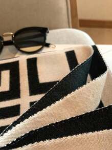 1条女士黑白两用围巾，冬季保暖，多功能披肩/颈巾，加厚配饰 - 黑色 - 查看 2