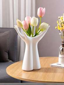 1 pièce Vase de décoration pour la maison en forme de cœur tenu à la main de style européen, design artistique en résine du corps humain pour fleurs, centre de table moderne unique pour mariage, salle à manger et décoration de salon