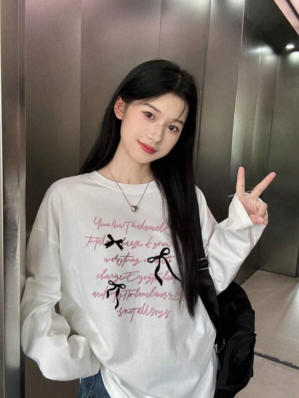 Camiseta Feminina Casual Folgada de Manga Longa com Gola Redonda, Estampa de Letra Fofa e Laço, Versátil para Outono/Inverno