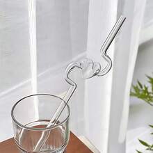 2 件可重复使用的创意玻璃吸管，带有可爱的心形设计，透明且富有艺术感，适用于牛奶和果汁饮料