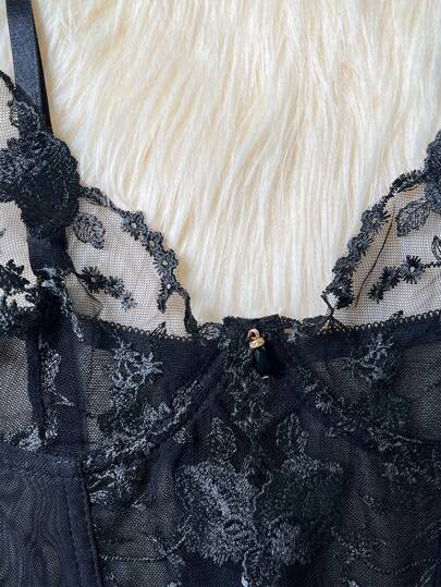 Verleidelijke Zwart Lingerie Geborduurde Doorschijnende Underwear Set, Rave view 8