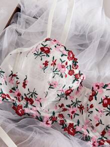 Women Sexy Embroidered Lingerie Set - White - View 4