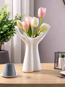 1 pièce Vase de décoration pour la maison en forme de cœur tenu à la main de style européen, design artistique en résine du corps humain pour fleurs, centre de table moderne unique pour mariage, salle à manger et décoration de salon