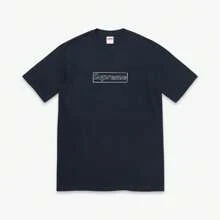 *DNR* Supreme X KAWS Tee 'Chalk Logo' Navy (SS21) - 彩色 - 查看 1