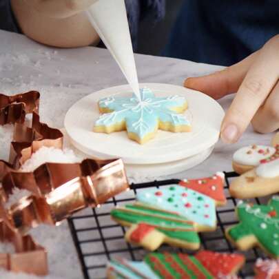 1 pieza Plataforma giratoria para decorar galletas del Día de San Valentín, antideslizante con marcas graduadas, rotación flexible para glasear, fondant y decoraciones de galletas, también adecuado para exhibir postres y hacer cerámica