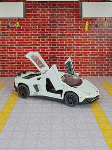 酷炫超跑仿真合金车模，车身采用锌合金材质，两侧剪刀门可打开，后引擎盖也可打开，是一款带仿真声光功能的儿童玩具车，车模做工精细，品质优良，适合收藏，也适合作为儿童生日礼物