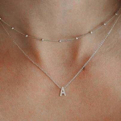 两件套优雅简约银色不锈钢26字母吊坠项链套装，时尚珠宝礼物，适合送给女友、妻子、母亲、家人、朋友，生日、周年纪念日皆宜，深受年轻女性喜爱。