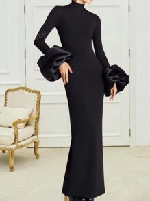 Elegante vestido maxi con cuello medio alto, manga larga con puño de burbuja asimétrico, ajuste ceñido y abertura posterior, para eventos formales como bodas, graduaciones, cenas - Color: Negro