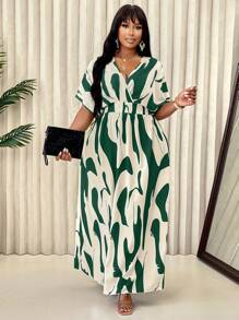 Vestido de manga corta con cuello en V, estampado total y envolvente cruzado en talla grande (Patrón floral aleatorio) para verano