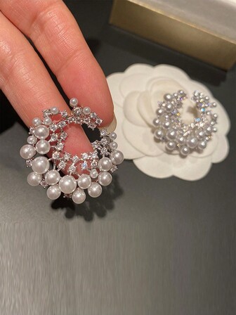 MESTILO 2pcs Fashionable Exaggerated Metallic C-Shaped Asymmetrical Rhinestone & Faux Pearl Decor Stud Earrings Suitable For Women's Daily Wear