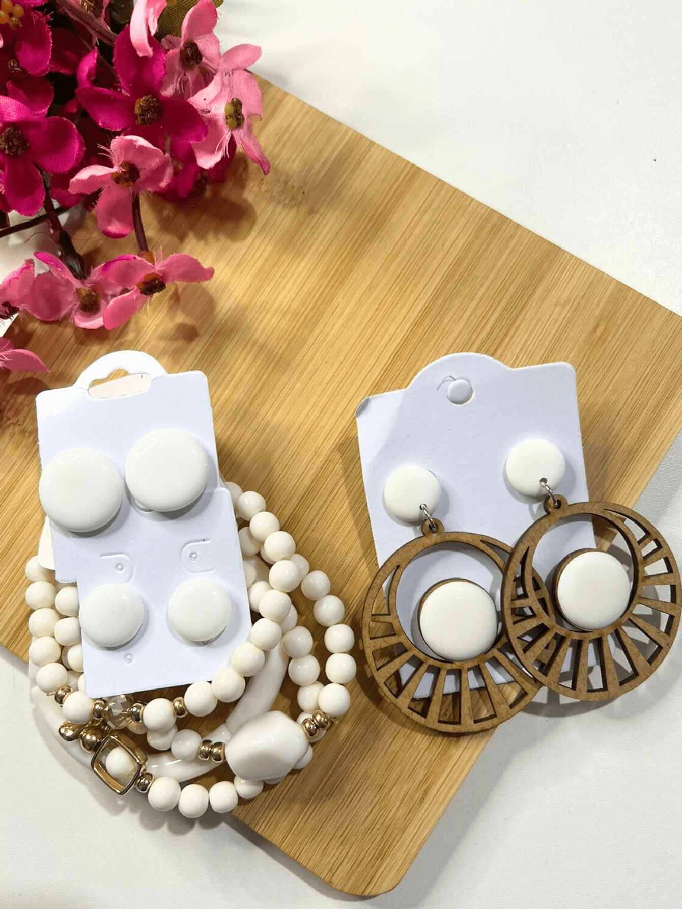Kit 1 Mix Of Beaded Bracelets And 3 Resin And MDF Earrings, Assorted Women's Accessories Set - 什錦白色套件 - 查看 1