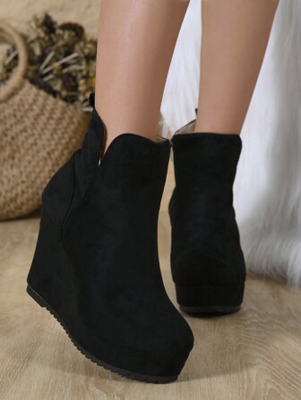 Europeisk och amerikansk modekorta stövlar i ny stil, vattentäta plattformsstövlar med kil, superhögklackade stövlar, ankelstövlar med dragkedja för kvinnor i stora storlekar, stil med huvtröjor