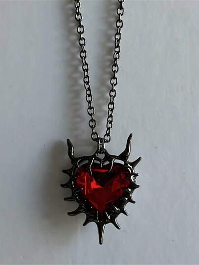 1 件哥特式复古枪和黑刺红宝石心形吊坠项链，适合男女日常、派对和聚会佩戴