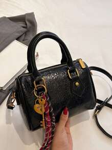 优质精致日常休闲简约纯色斜挎包，精美多功能上班通勤外出约会女士单肩包，秋冬流行设计感钥匙吊坠女士手提包 - 黑色 - 查看 7