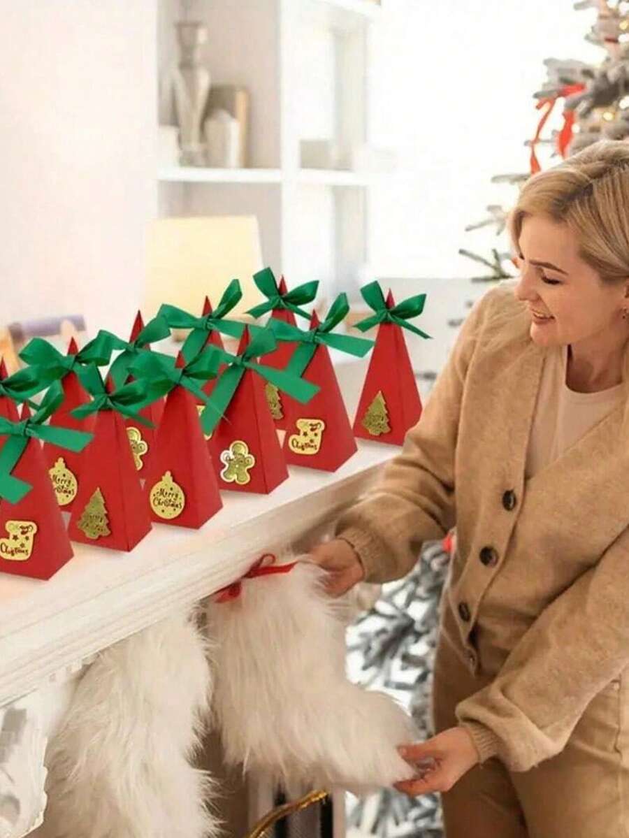 10 个金色圣诞礼盒，圣诞派对纸盒包装，三角形圣诞纸盒配圣诞树、丝带和卡片标签，适合节日派对礼品和装饰品，可购买 1 个试用（图案随机发货） - 彩色 - 查看 1