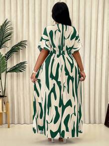 Vestido de manga corta con cuello en V, estampado total y envolvente cruzado en talla grande (Patrón floral aleatorio) para verano