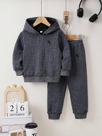 男童简约时尚提花飞马图案连帽衫和裤子套装，秋冬