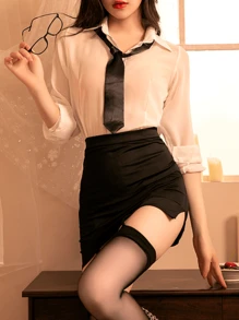 1 件性感女仆服装套装包括衬衫、领带、裙子、T 型内裤（不含丝袜），适合角色扮演、派对、卧室穿着、万圣节、圣诞节、情人节礼物