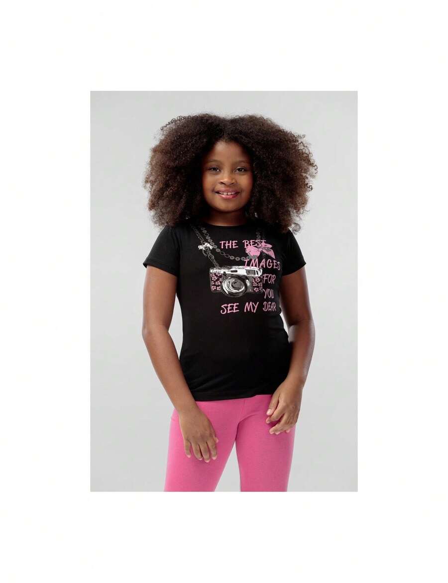 Camiseta Infantil Preta com Estampa Menina