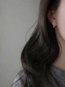 1 对 S925 纯银锆石蘑菇耳钉，可爱小巧，送给朋友和周年纪念的礼物