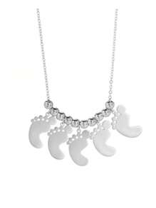 Collier personnalisé avec prénom. Collier pendentif personnalisé avec gravure de pieds de bébé. Pendentif en acier inoxydable pour famille, garçons, filles, enfants. Bijou personnalisable avec 1 à 5 prénoms. Cadeau d'anniversaire, cadeau de Noël