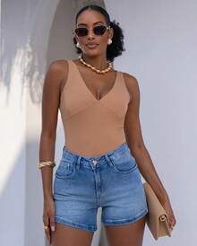 Women's High Waist Mom Jean Shorts With Button Detail - 中等水洗藍 - 查看 1