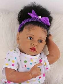Búp bê em bé châu Phi tái sinh bằng nhựa vinyl mềm mại giống thật kích thước 22 inch 55 cm Công chúa sơ sinh đáng yêu Đồ chơi trang trí nhà cửa (Một số bộ phận ngẫu nhiên, bao gồm núm vú giả, bình sữa, tã, phụ kiện tóc và bộ quần áo) - Màu Lilac Tím - Xem 5