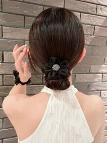 Aylhfo Set de 3 accesorios para el cabello de niña con diseño floral, que incluye: 1 coletero de flor de organza beige, 1 flor marrón y 1 liga para el cabello negra para uso diario