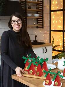 10 个金色圣诞礼盒，圣诞派对纸盒包装，三角形圣诞纸盒配圣诞树、丝带和卡片标签，适合节日派对礼品和装饰品，可购买 1 个试用（图案随机发货） - 彩色 - 查看 2