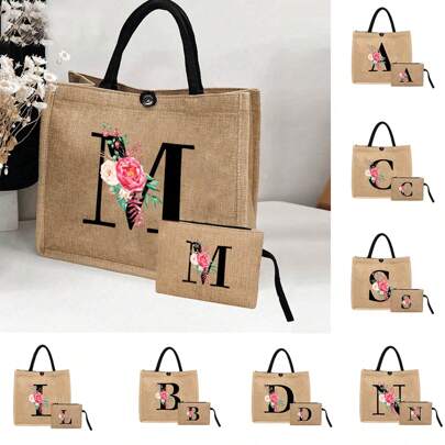 一套两只亚麻手提袋 - 一只大号手提袋印有字母 A-T，一只小号手提袋印有字母和花卉图案，适合作为母亲节礼物或个性化礼品套装。黄色亚麻布搭配黑色提手和按扣，用途广泛，适用于婚礼、生日、海滩、节日等场合，是送给女性、母亲、教师、朋友、伴娘、学生、返校季的完美礼物。（可选两只装或单只装）