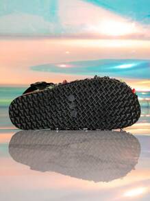 roulvxiang Chinelos femininos pretos e brancos de ajuste largo, com strass, chinelo de pelúcia para uso casual, em casa, na praia e nas férias - Preto e Branco - Ver 5