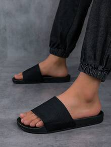 2024年新款男士时尚个性化软底沙滩凉鞋，户外家居和淋浴拖鞋 - 黑色 - 查看 3