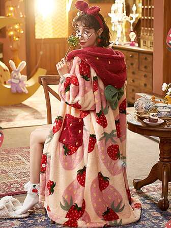 1件草莓印花连帽抓绒浴袍，长袖保暖加厚纽扣家居服，带口袋，女士睡衣家居浴室装饰秋季装饰返校季美容院家用浴室浴巾美容院、酒店运动、家居必需品、毛巾、护肤浴巾