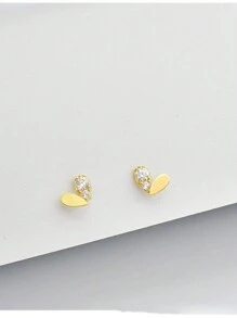 1 对简约时尚 S925 纯银心形方晶锆石耳钉，适合女性日常佩戴和礼物